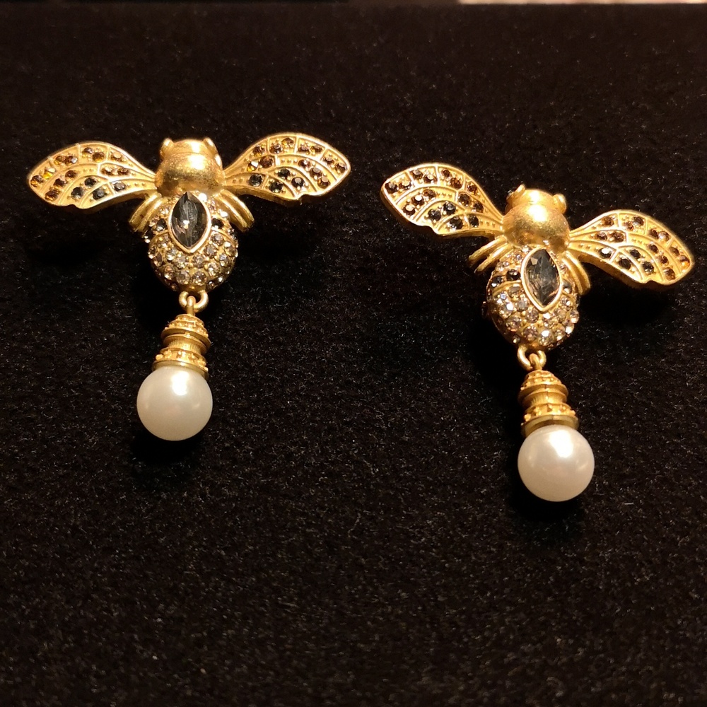 Spectacular Estate Jewelry Gold-tone and Rhinestones Bumble Bee Earrings Pierced